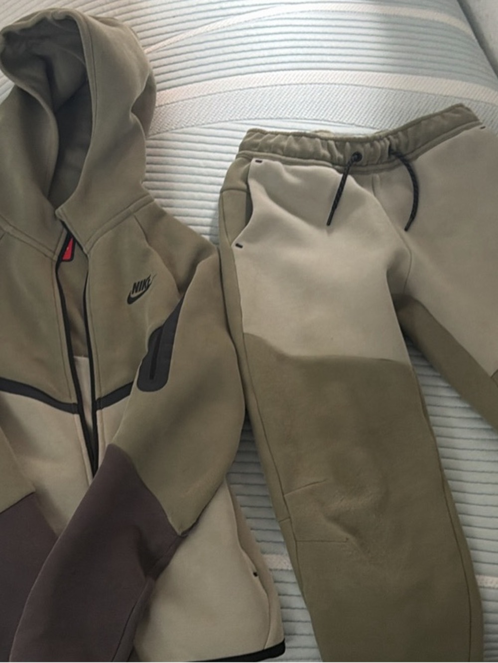 Nike Tech Boys Large Green Color Block Set! - Picture 4 of 10